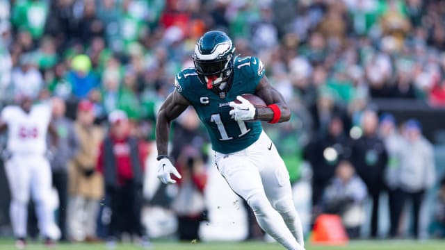 A.J. Brown looks for yards in a Week 17 loss to the Arizona Cardinals.